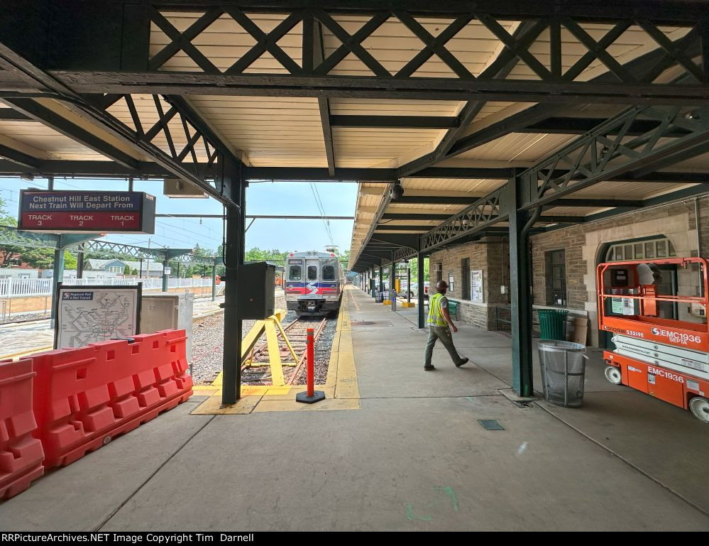 SPAX 825 waits to head back to the city.